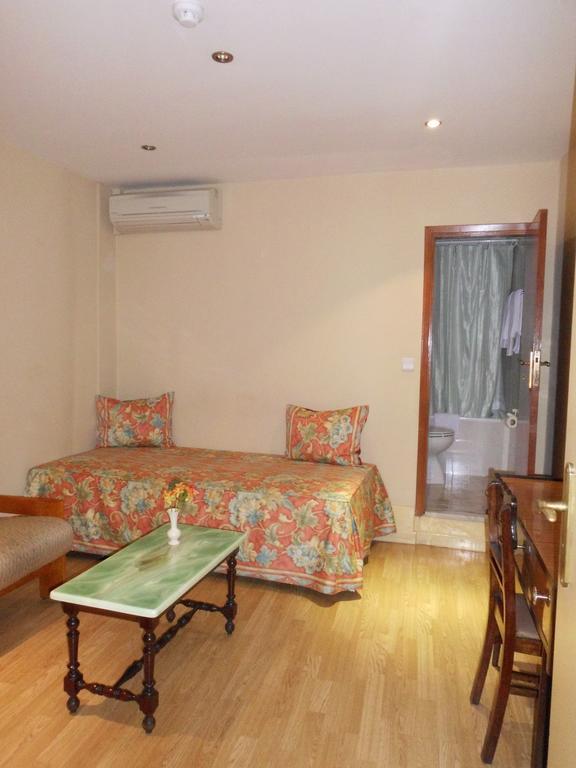 Hotel Larbelo Coimbra Room photo