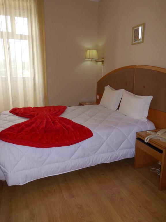 Hotel Larbelo Coimbra Room photo