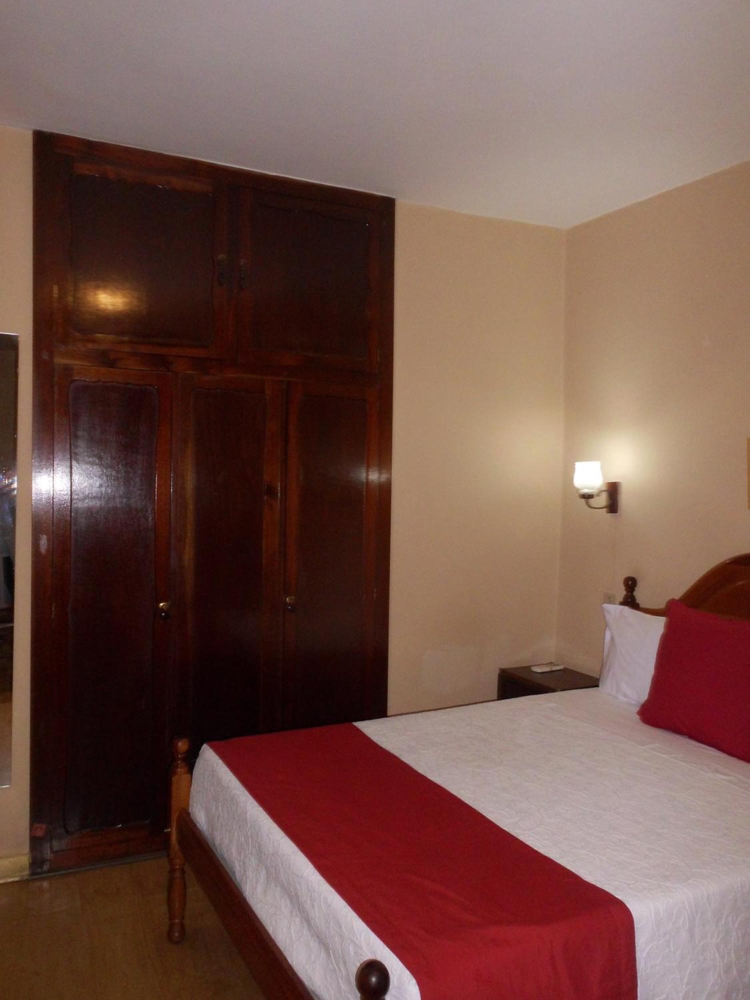 Hotel Larbelo Coimbra Room photo