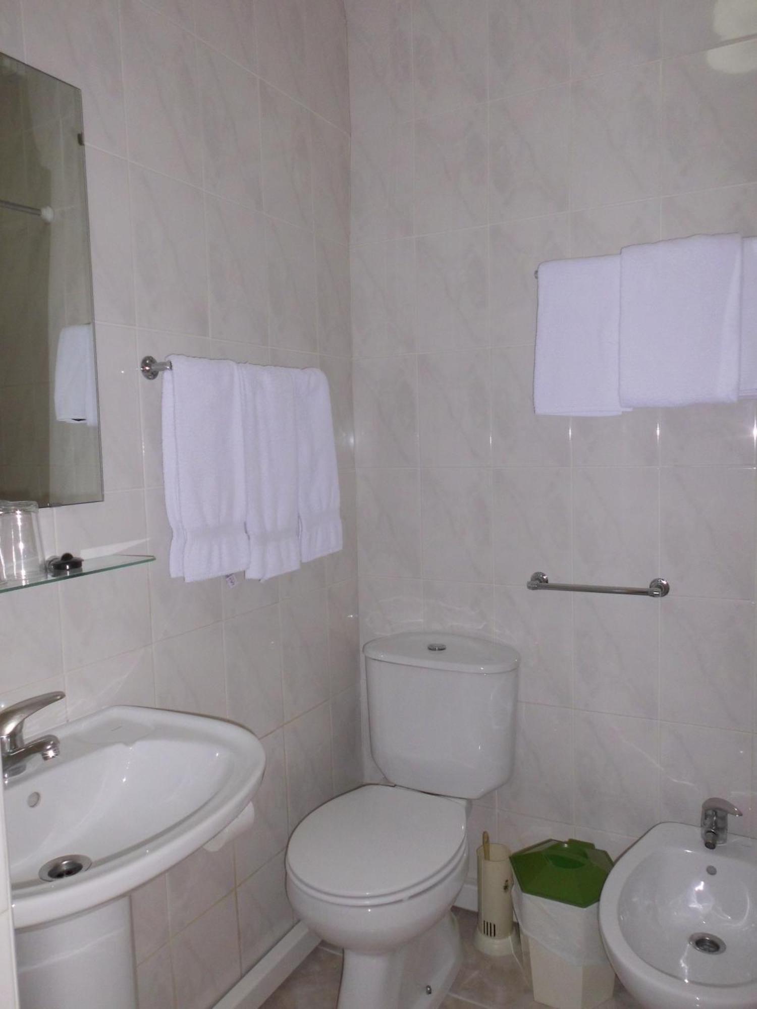 Hotel Larbelo Coimbra Room photo